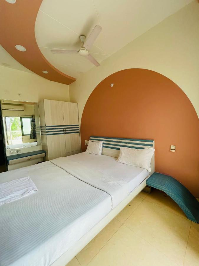 Hotel Holiday Pride Aurangabad  Exteriör bild