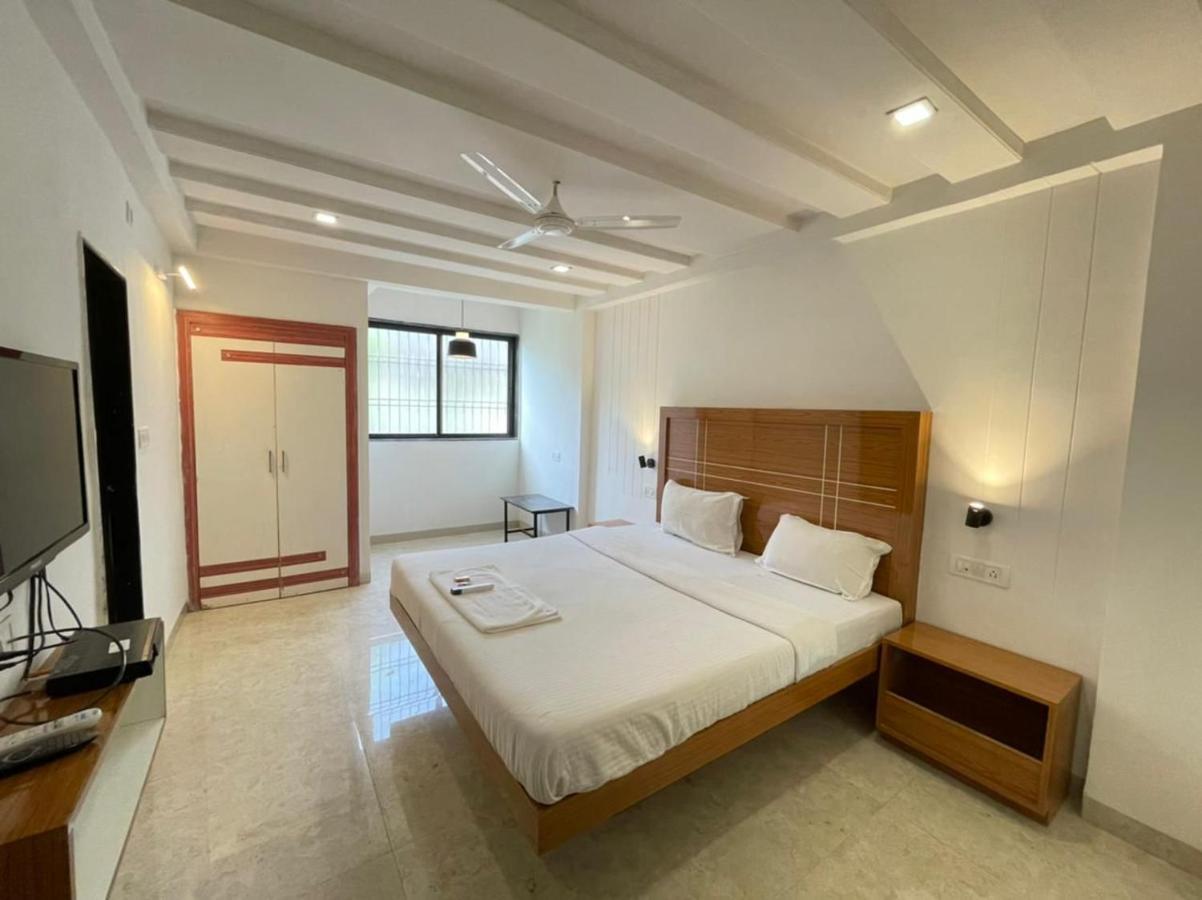Hotel Holiday Pride Aurangabad  Exteriör bild