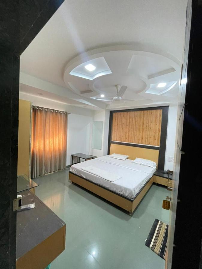 Hotel Holiday Pride Aurangabad  Exteriör bild