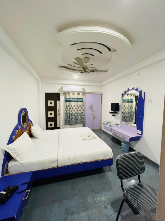 Hotel Holiday Pride Aurangabad  Exteriör bild