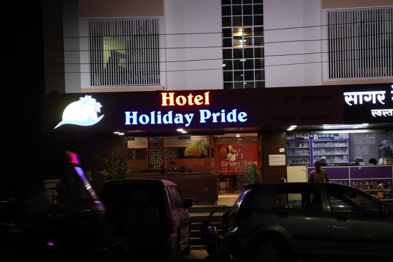 Hotel Holiday Pride Aurangabad  Exteriör bild
