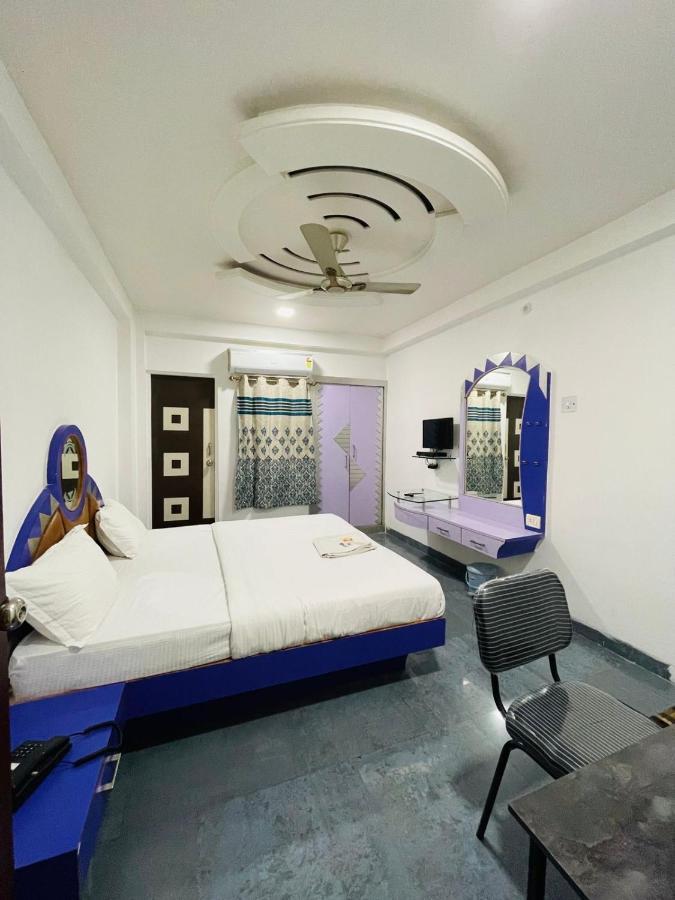 Hotel Holiday Pride Aurangabad  Exteriör bild