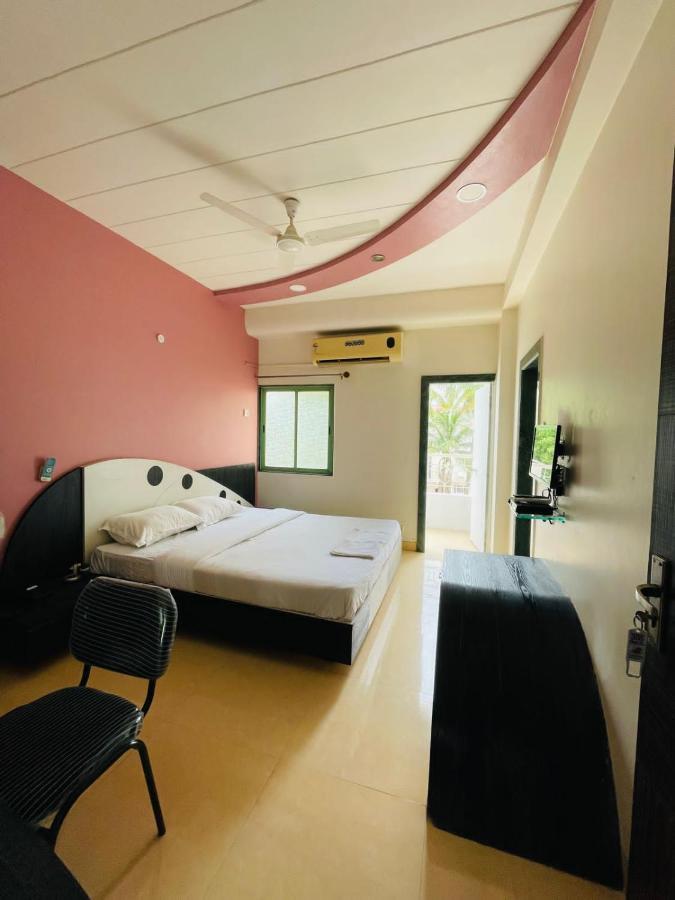 Hotel Holiday Pride Aurangabad  Exteriör bild